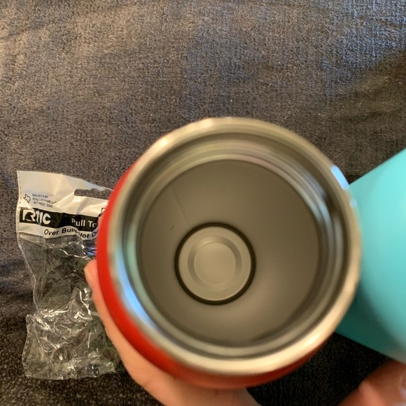 (2) 26 oz. RTIC Water Bottles & (2) Pull Tops - Picture 7 of 8